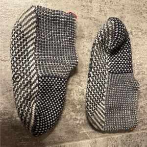 Bombas Women's Gripper Slippers Small